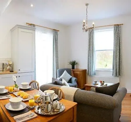 Six Matlock - Gorgeous Apartment, Stunning Sea Views 펜션 *