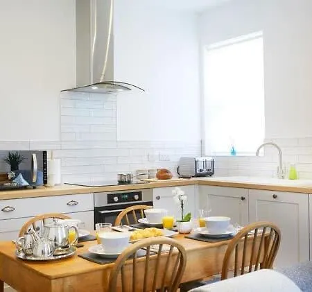 펜션 Six Matlock - Gorgeous Apartment, Stunning Sea Views 파일리