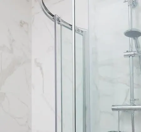 Six Matlock - Gorgeous Apartment, Stunning Sea Views Filey