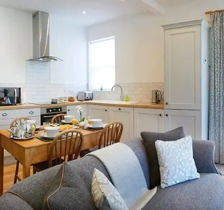 Six Matlock - Gorgeous Apartment, Stunning Sea Views