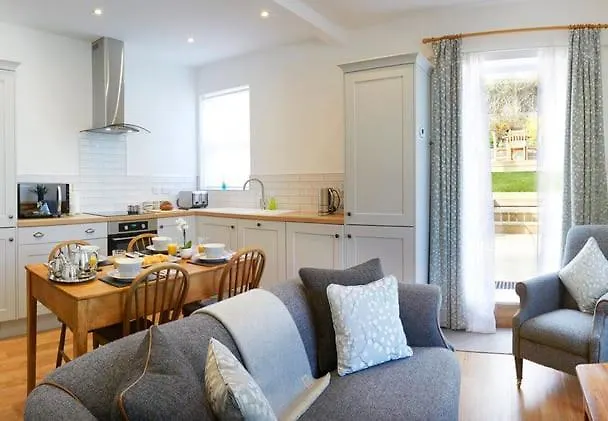 Hébergement de vacances Six Matlock - Gorgeous Apartment, Stunning Sea Views *