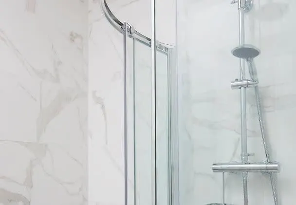 Six Matlock - Gorgeous Apartment, Stunning Sea Views Filey